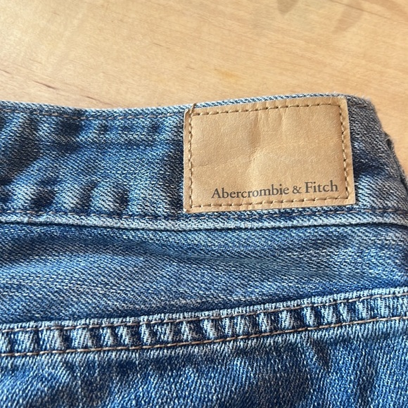 Abercrombie and Fitch low rise jean shorts - Picture 6 of 8